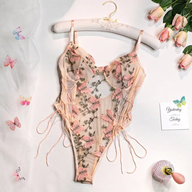 Romy | Bestickter Schmetterlings-Bodysuit