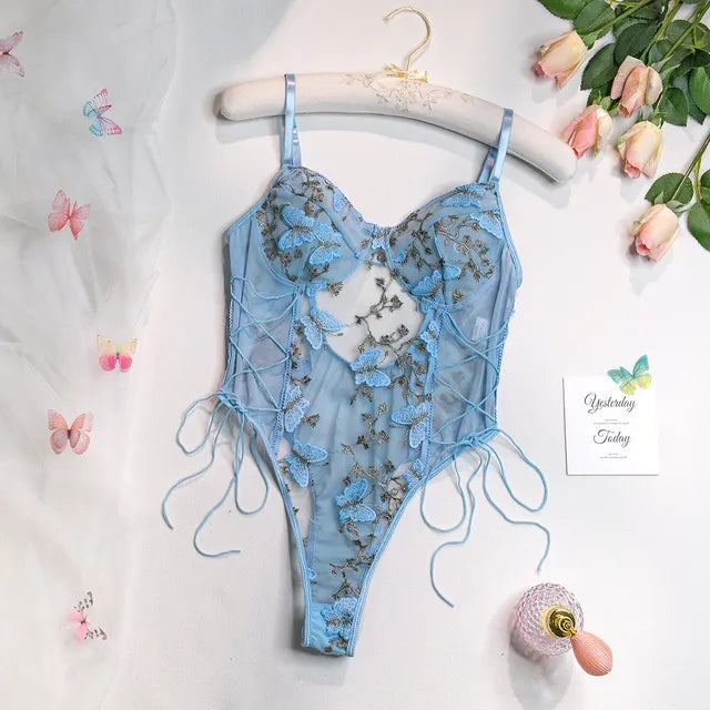 Romy | Bestickter Schmetterlings-Bodysuit